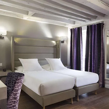 Jacques De Molay Hotel 3*