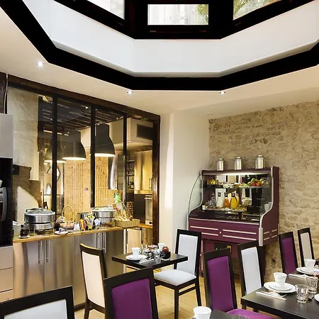 Jacques De Molay Hotel 3*