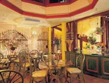 Отель Jacques De Molay - Fitness & Sauna 3*